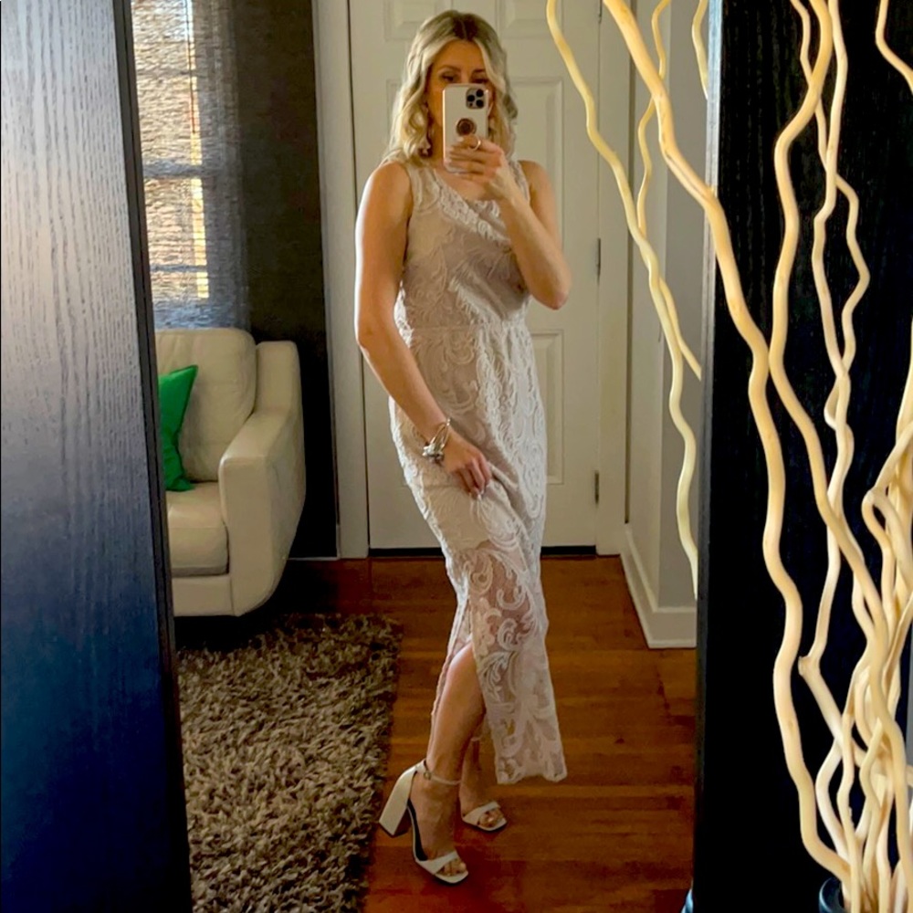 Woman’s Maxi cream lace dress. Size 8p.